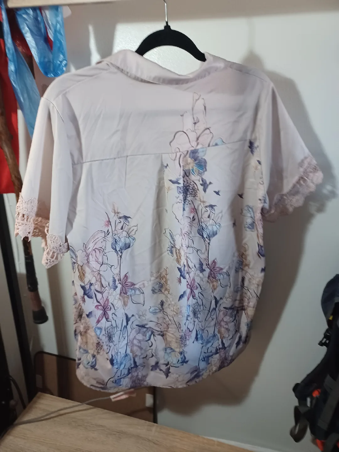 Floral Print Blouse with Lace Trim image indicator(2)