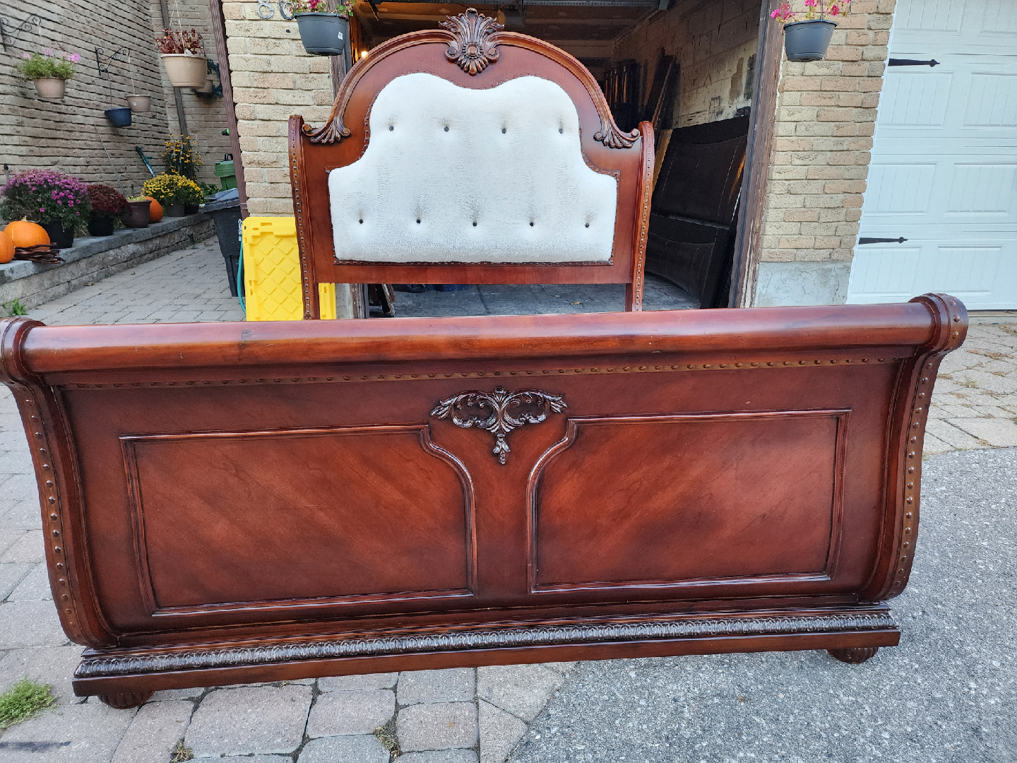 Queen bed frame - photo 2