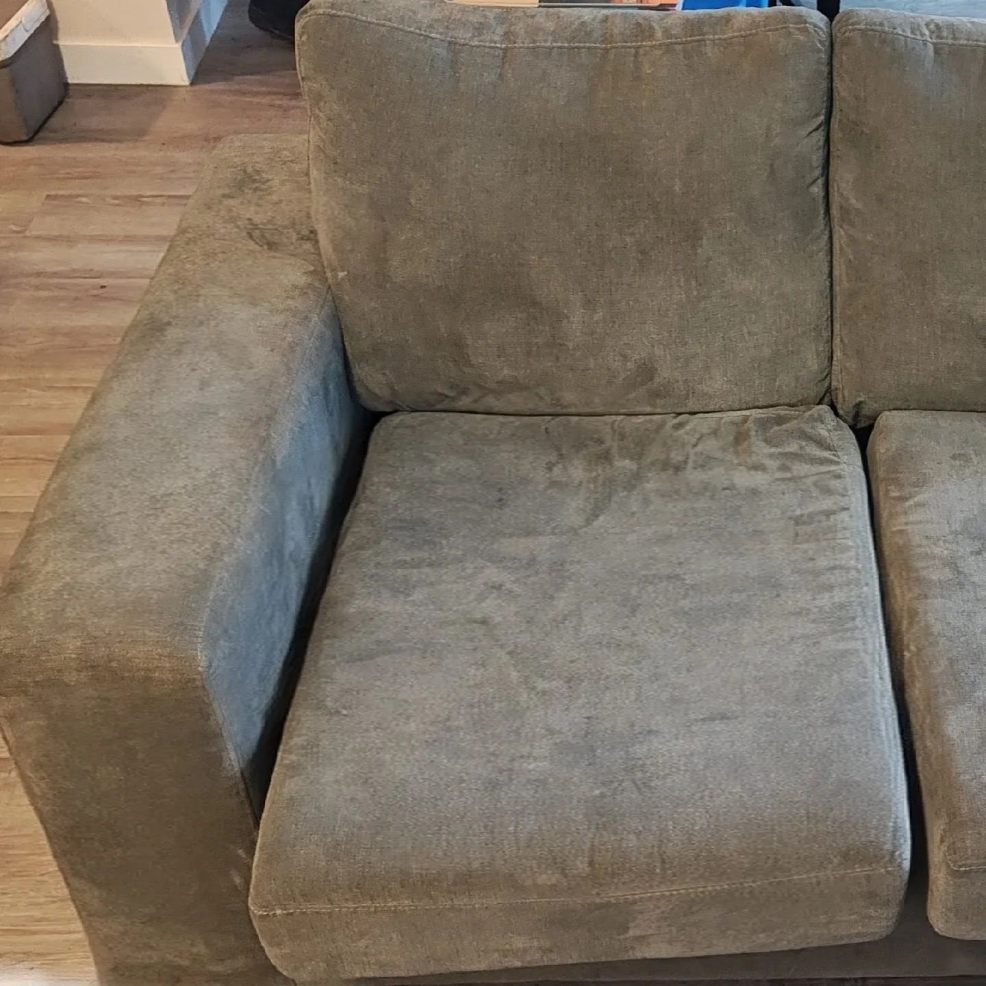FREE SECTIONAL COUCH! MUST GO A.S.A.P! image indicator(5)
