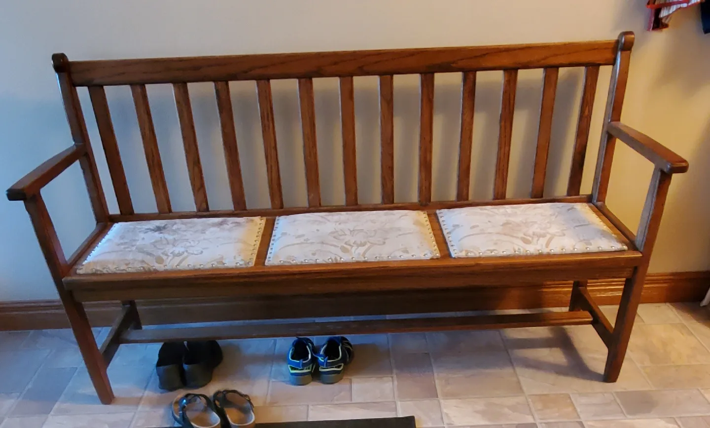 Bench with Cushioned Seats. Solid wood. image indicator(2)