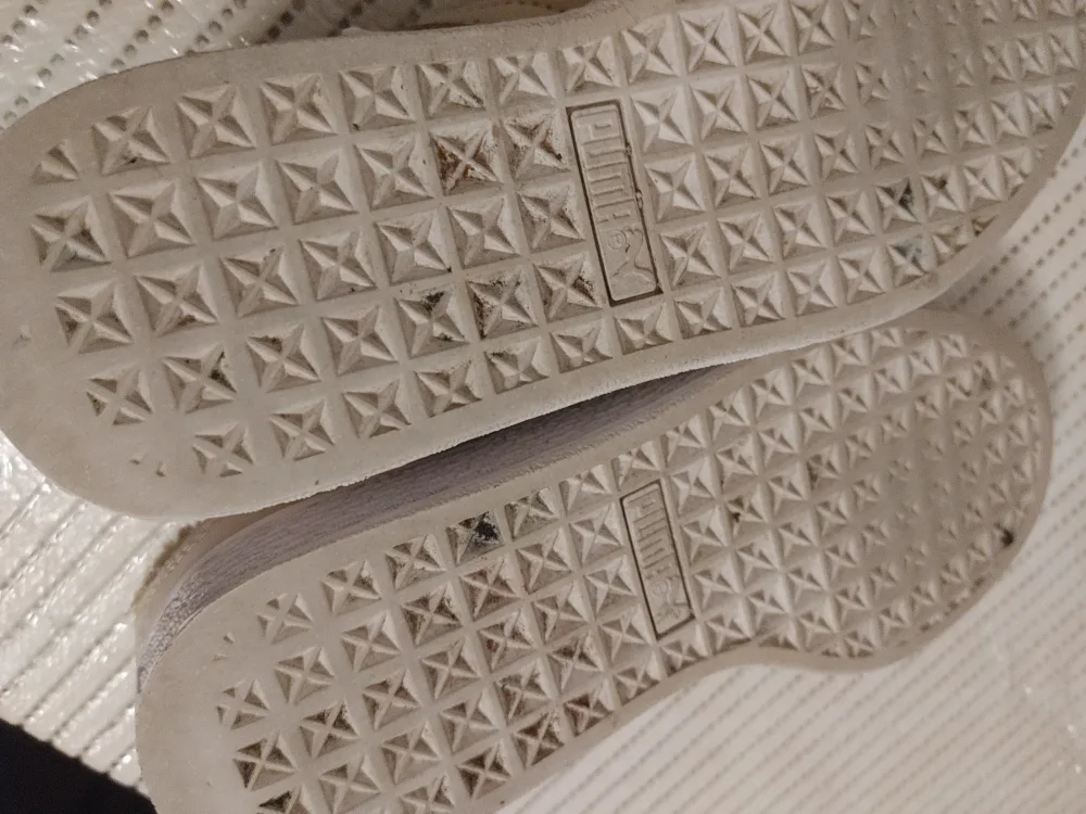 Puma Suede Cream Sneakers -size 6 image indicator(3)