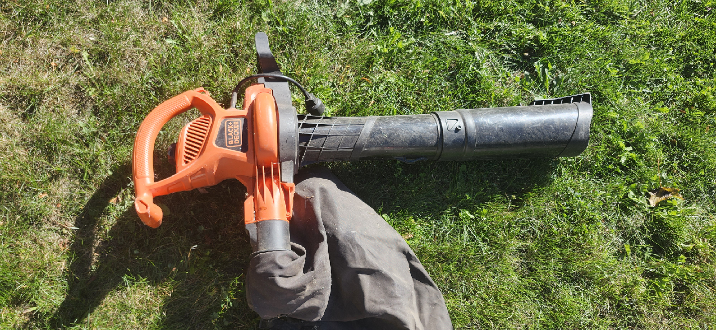 Black + Decker Electric Leaf Blower