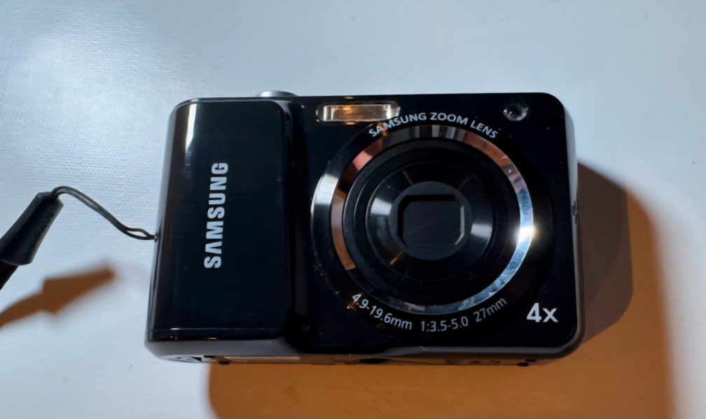 Samsung ES25 Digital Camera - Black