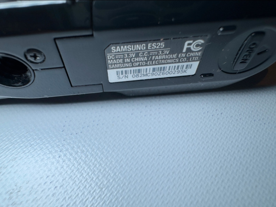 Samsung ES25 Digital Camera - Black - photo 2