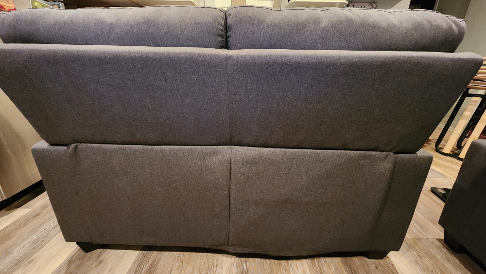 Beautiful matching couch and loveseat - photo 3