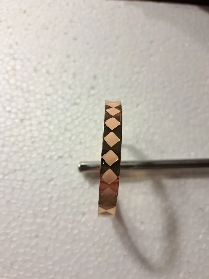 Four bangle bracelets 🥕 image indicator(2)