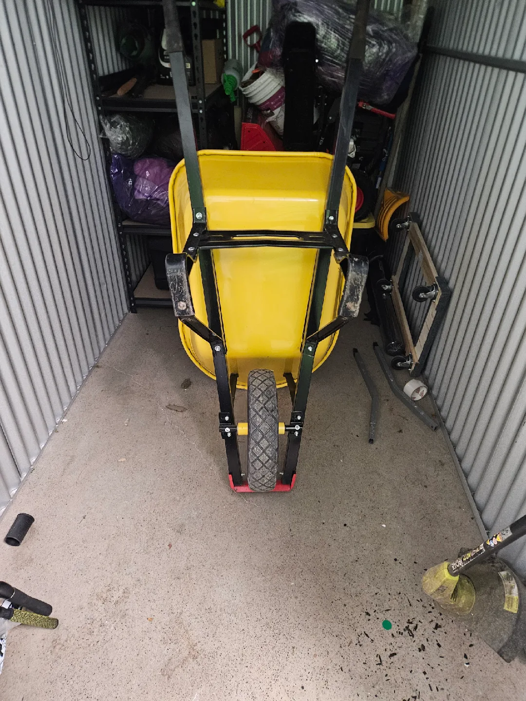 Yellow Wheelbarrow image indicator(2)