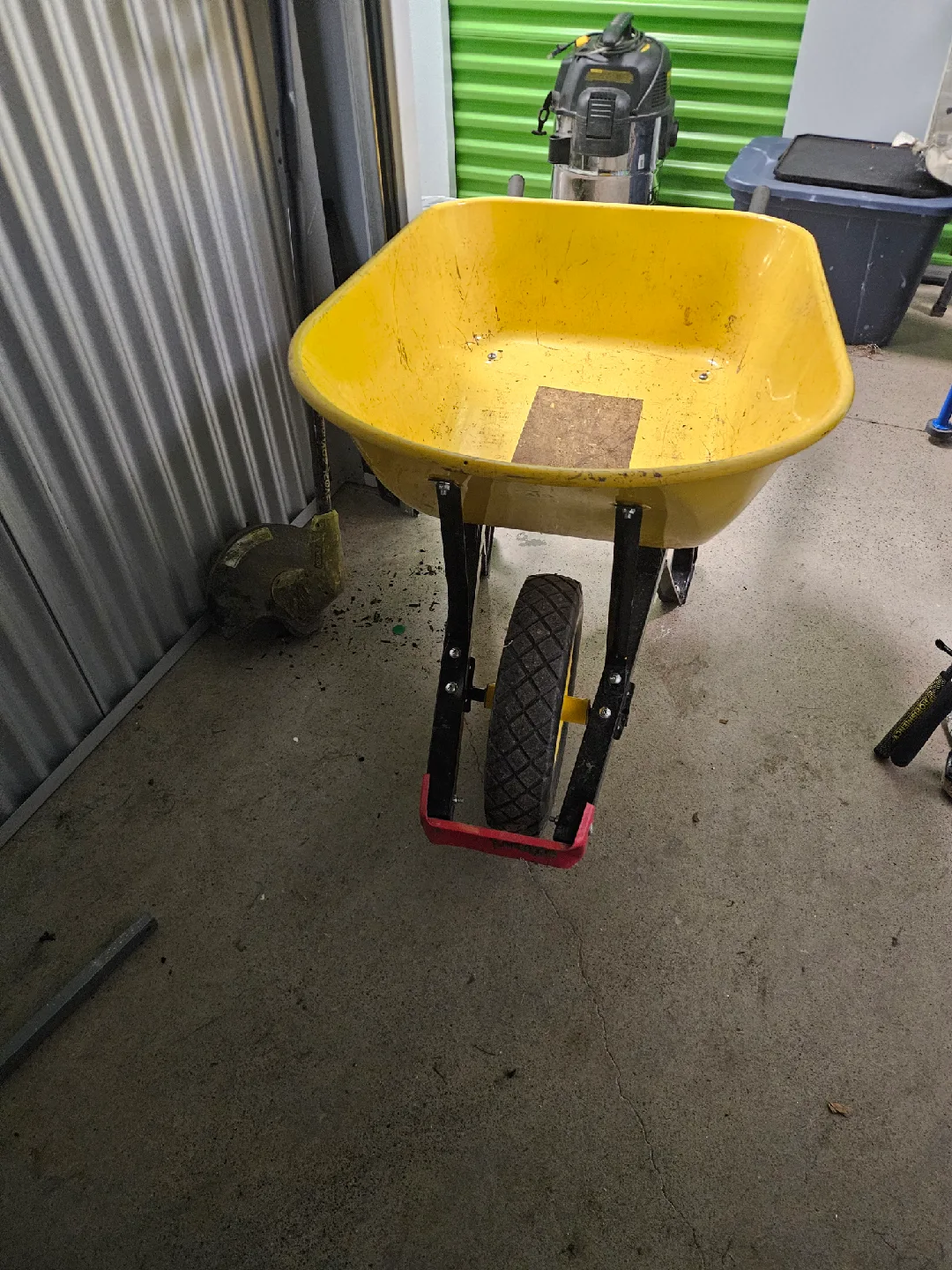 Yellow Wheelbarrow image indicator(3)