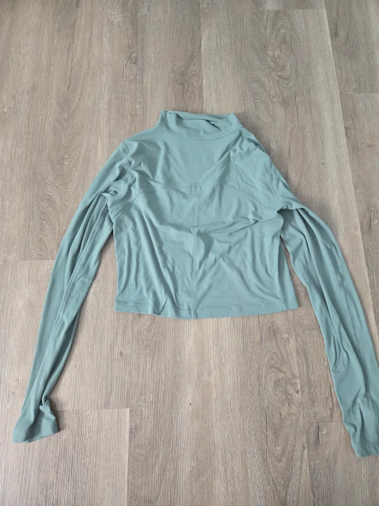 Lululemon Long Sleeve Top, Size S image indicator(2)