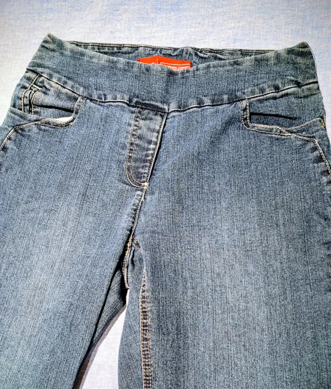 The Original Comfort Women's Jeans - Size 7 image indicator(2)