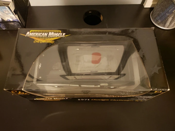 American Muscle 1971 Dodge Challenger R/T 1:18 Scale - photo 2