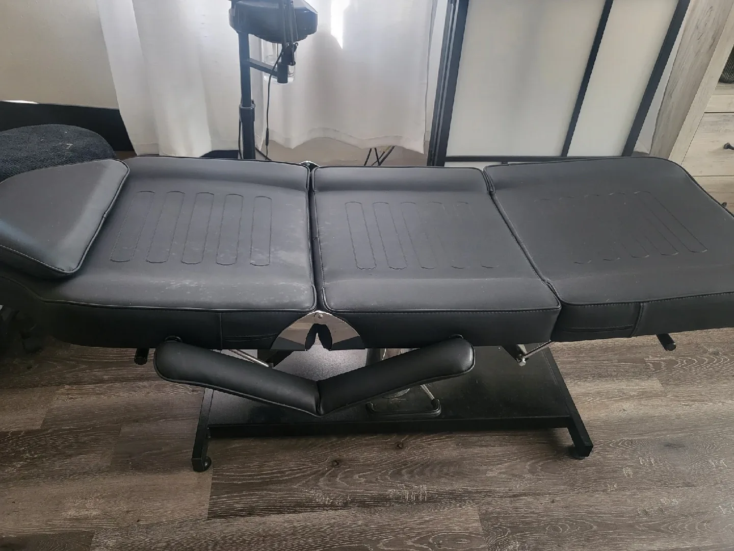 Black Adjustable Facial/Tattoo Bed image indicator(3)