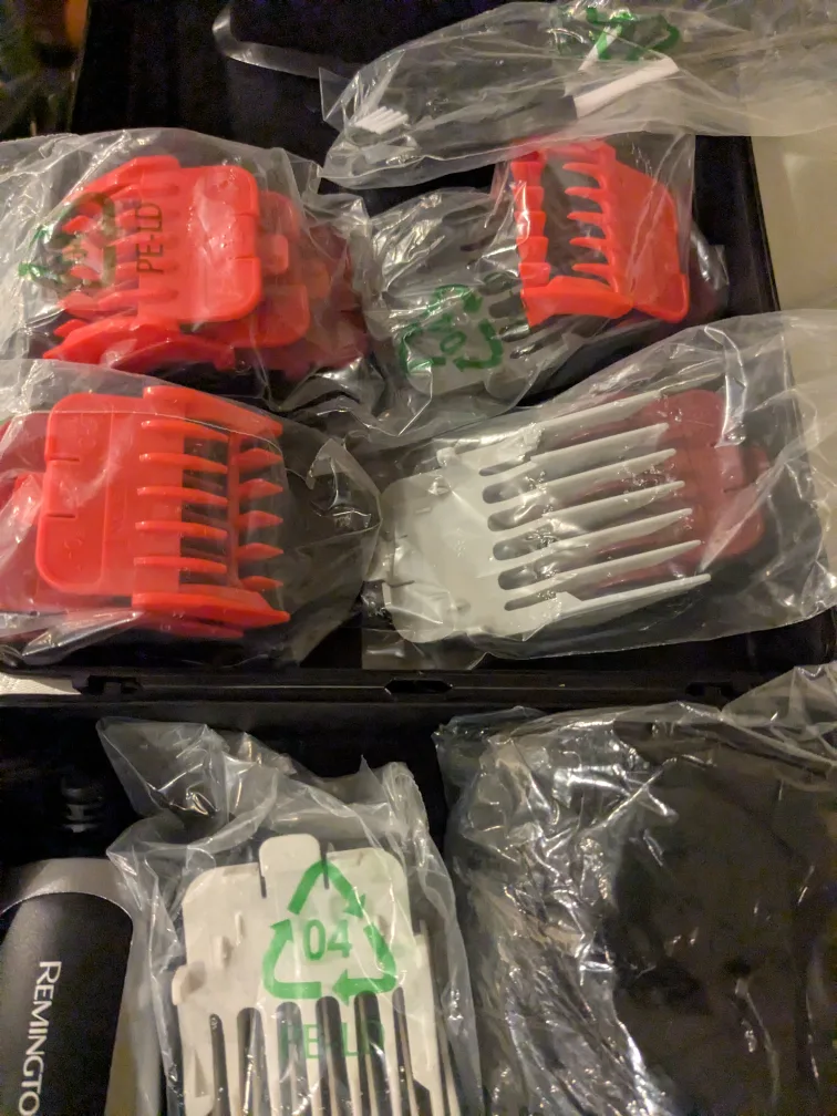 Remington Hair Clipper Set - 27 Piece Kit image indicator(4)