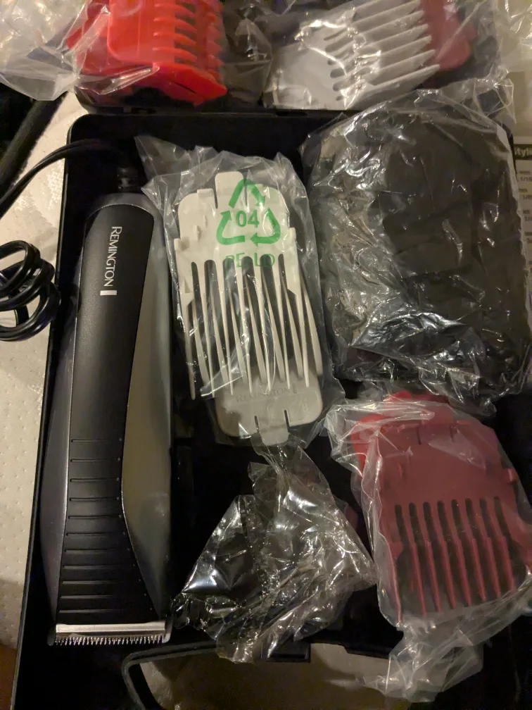 Remington Hair Clipper Set - 27 Piece Kit image indicator(6)