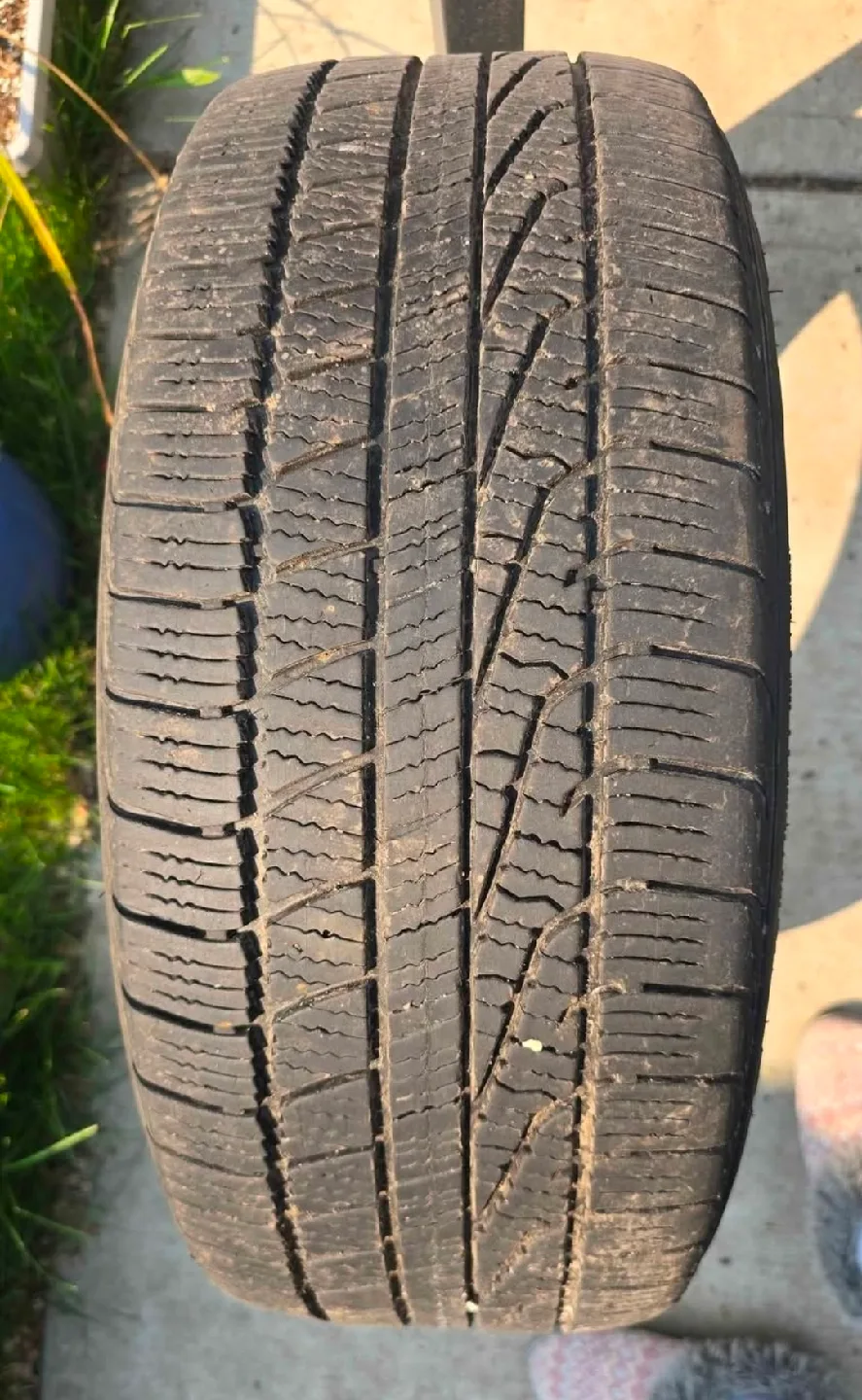 Goodyear Assurance Tire - 215/45R17 image indicator(4)