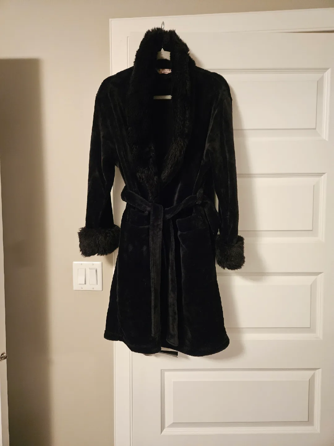 La Vie En Rose Black Plush Robe