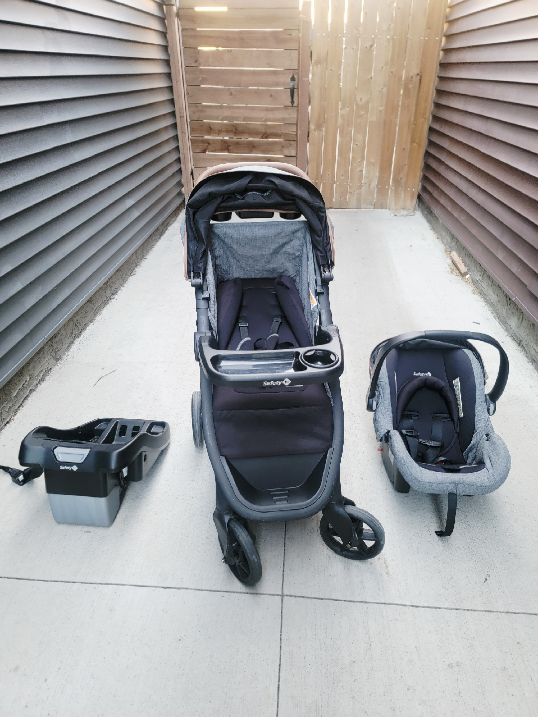 Safety 1st OnBoard 35 Infant Car Seat & Stroller Combo