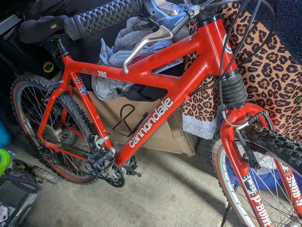 Cannondale 700 Red Mountain Bike - Size Large image indicator(2)
