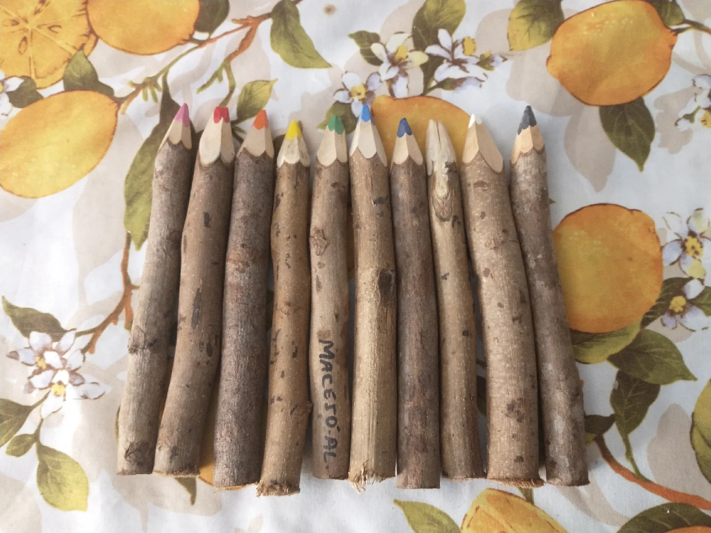 Wood stick pencil crayons thumbnail