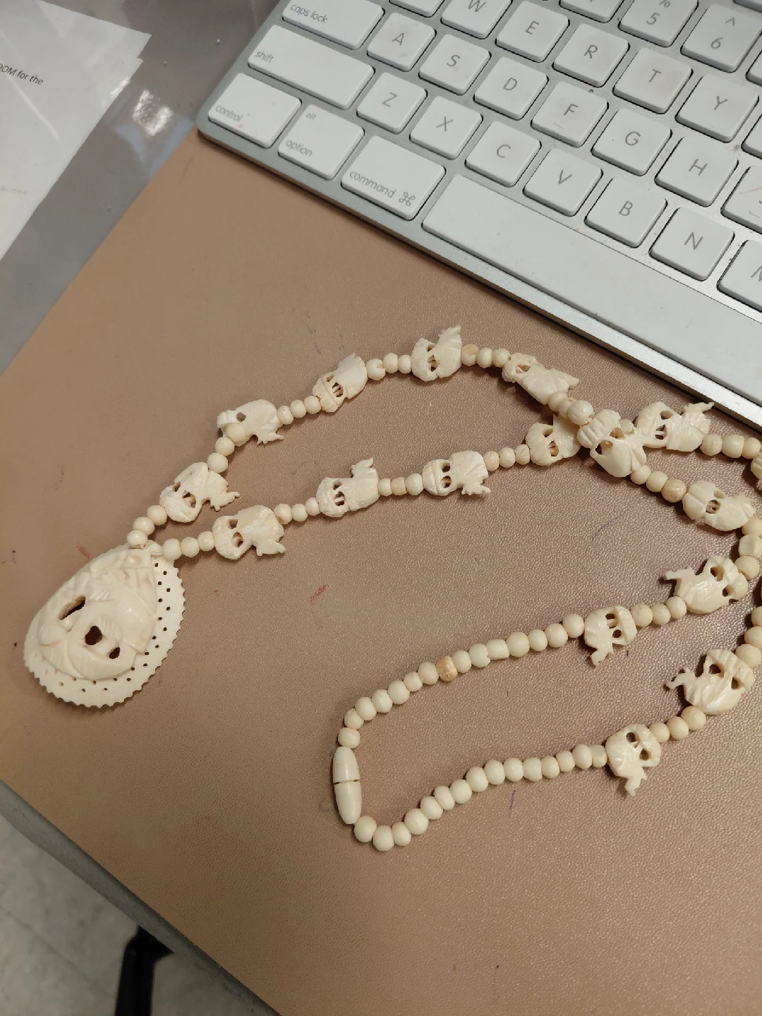 Elephant necklace ( Ivory)