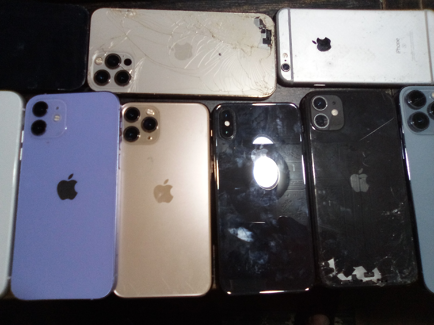 iPhones for parts only - photo 3