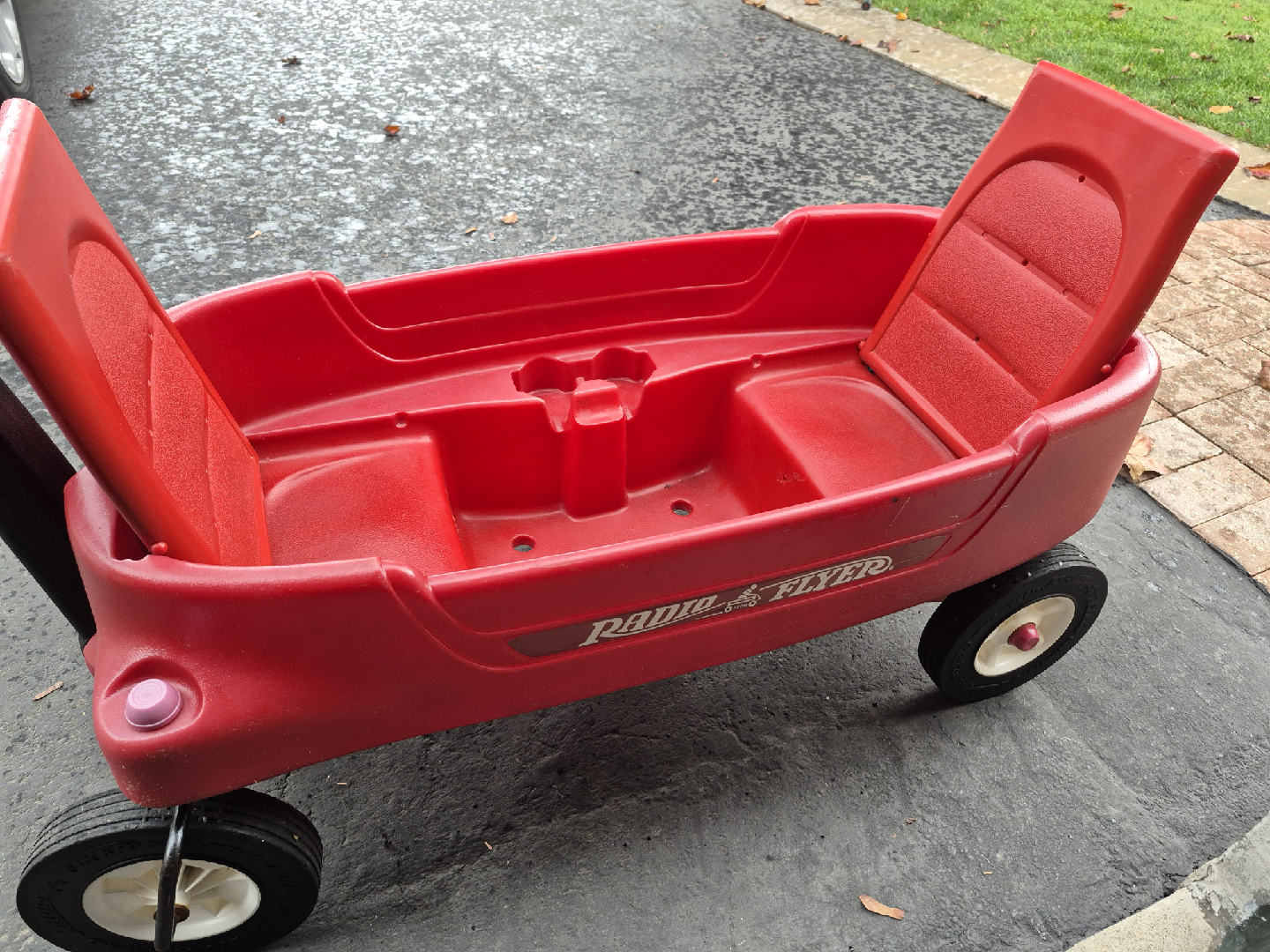 Amazing Radio Flyer Red Wagon with Seats - like *NEW* - photo 3