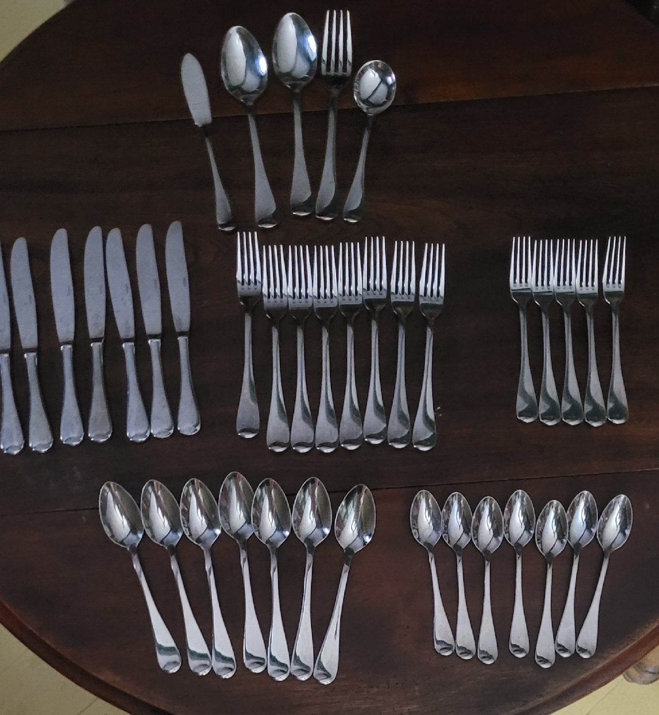 Oneida 18/10 Stainless Steel Flatware Set