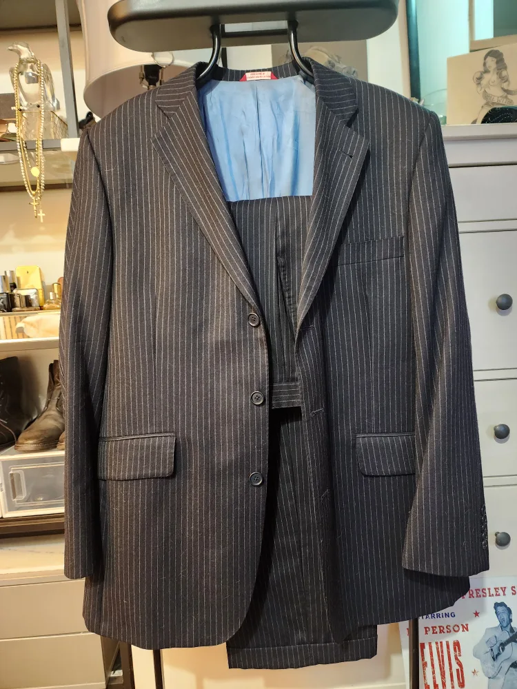 Report Collection Navy Pinstripe Suit 42/36 thumbnail