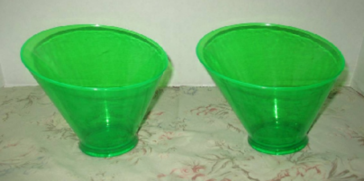 Green Plastic Funnel Cups - Set of 2 🥕 - photo 2