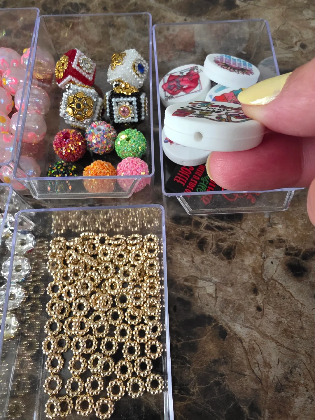 🥕 Assorted Beads and Findings for Jewellery Making image indicator(3)