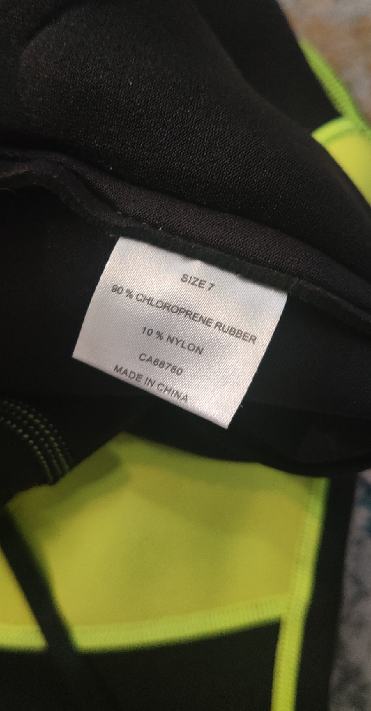 Wetsuit - Size 7 - photo 3