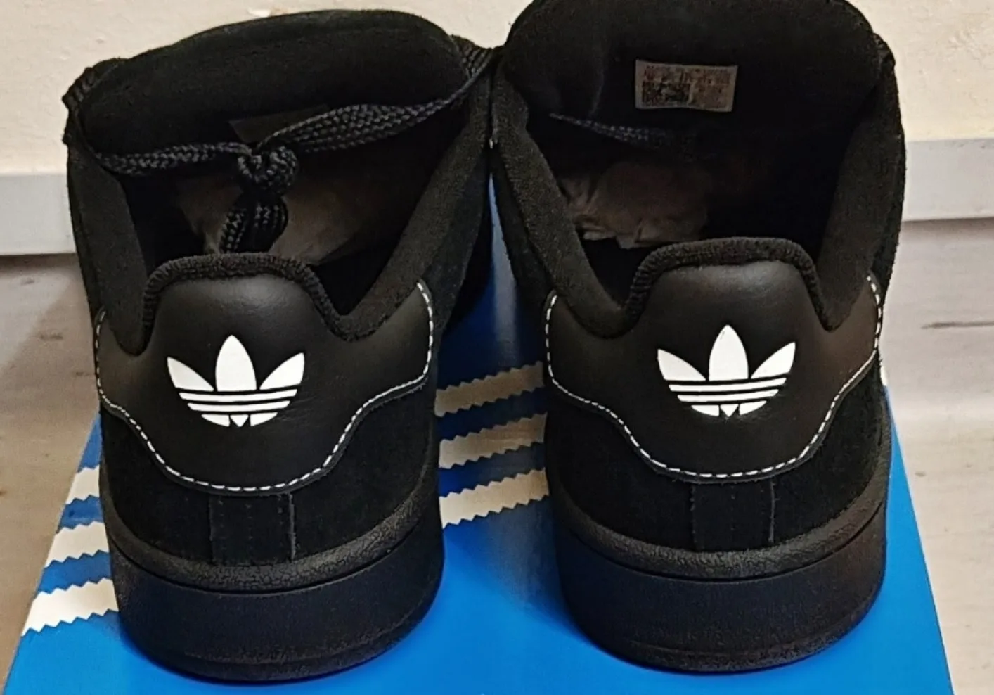 *NWT* 9 US—adidas OG Campus 00s image indicator(5)