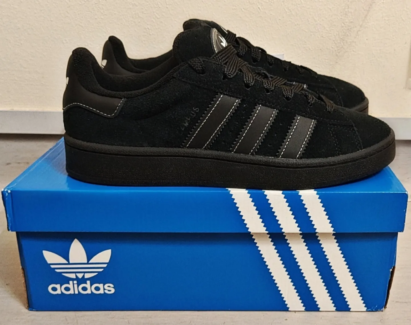 *NWT* 9 US—adidas OG Campus 00s image indicator(6)