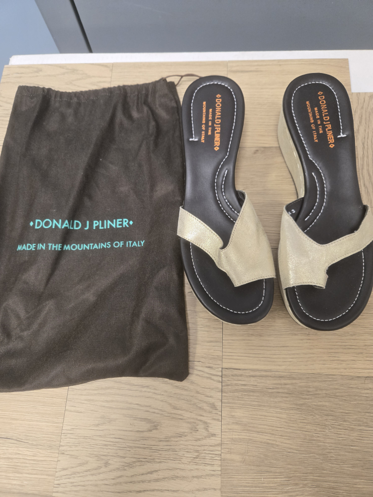 Donald J Pliner Women's Wedge Sandals - Size 9M