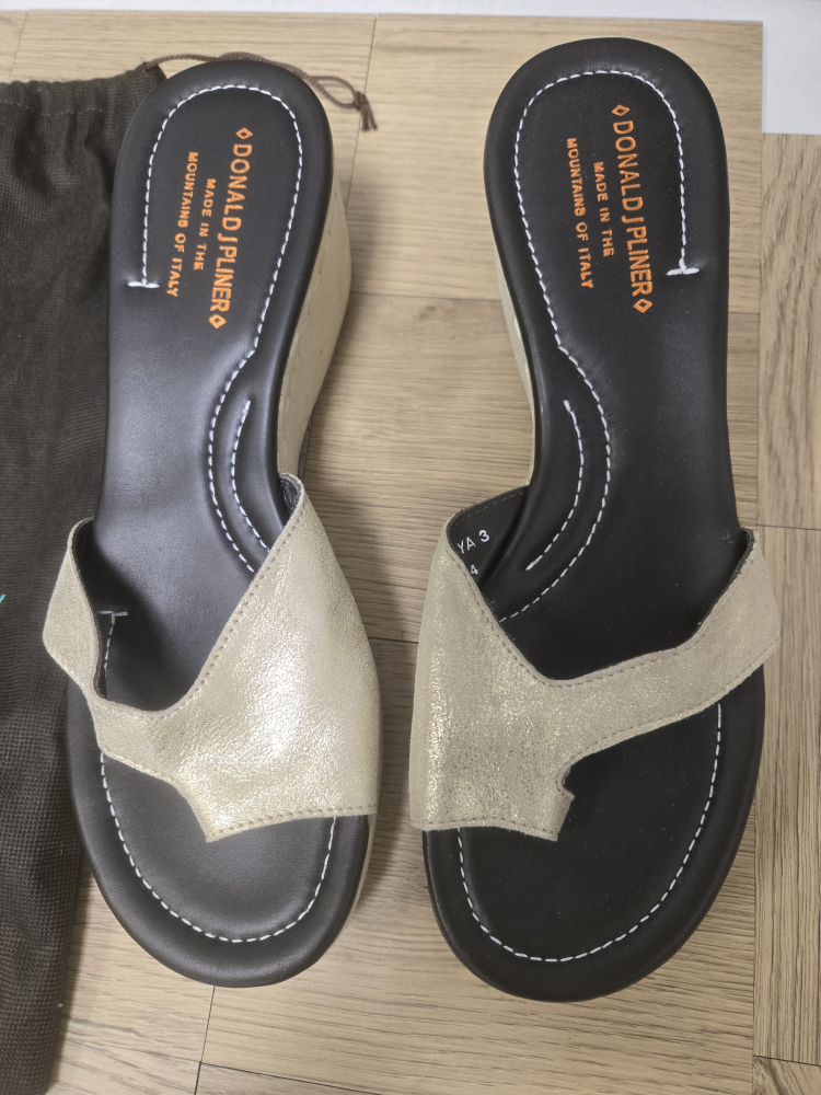 Donald J Pliner Women's Wedge Sandals - Size 9M - photo 2