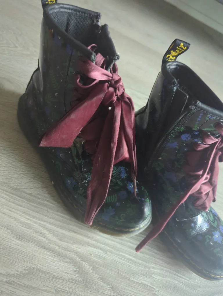 Dr. Martens 1460 Y Floral Boots - US Size 6 image indicator(4)