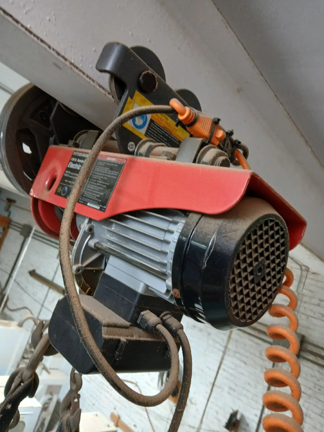 Pittsburgh 1320 lb. Remote Controlled Electric Hoist image indicator(3)