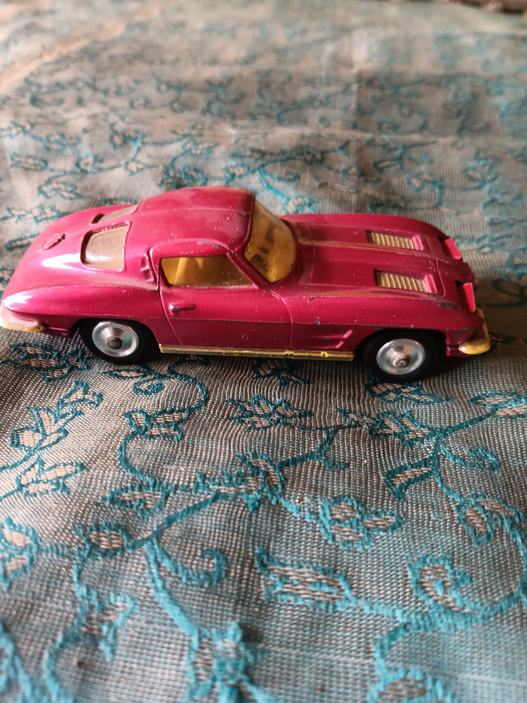 Corgi Toys Chevrolet Corvette Sting Ray