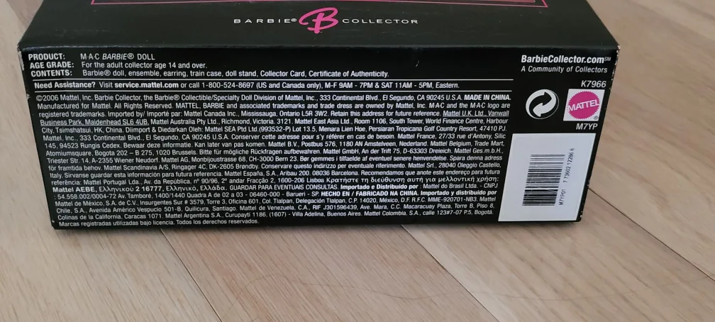 MAC Barbie 2006 Collector Edition Gold Label NRFB image indicator(4)