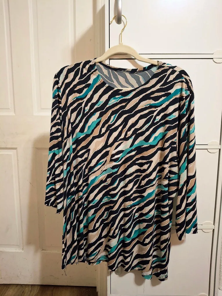 plus size 1x Zebra Print 3/4 quarter Sleeve Top