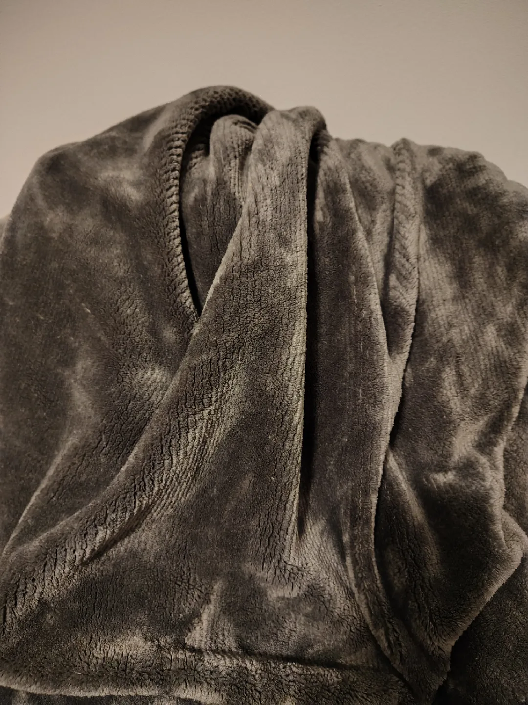 Grey Throw Blanket - Luxuriously Soft image indicator(2)