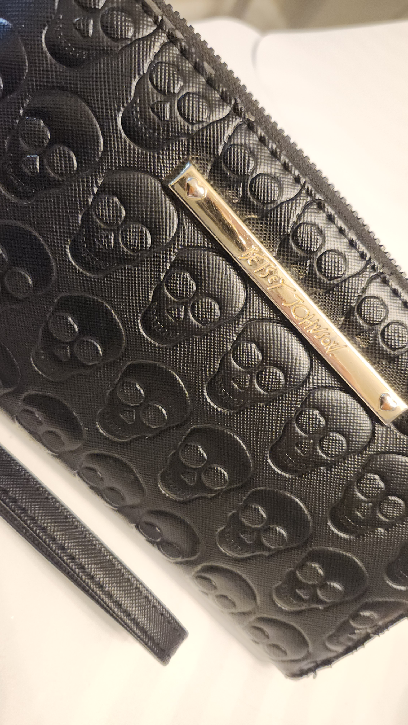 Bestsey Johnson Large Wrislet $15 *Pickup in Thornhill - photo 2