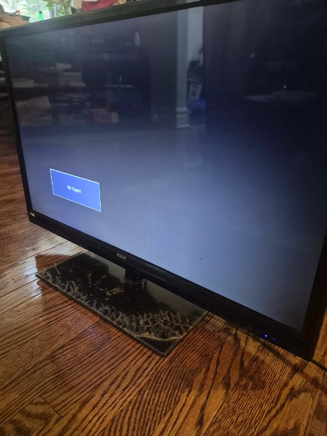 RCA 28" LED TV - RLED2845A image indicator(2)