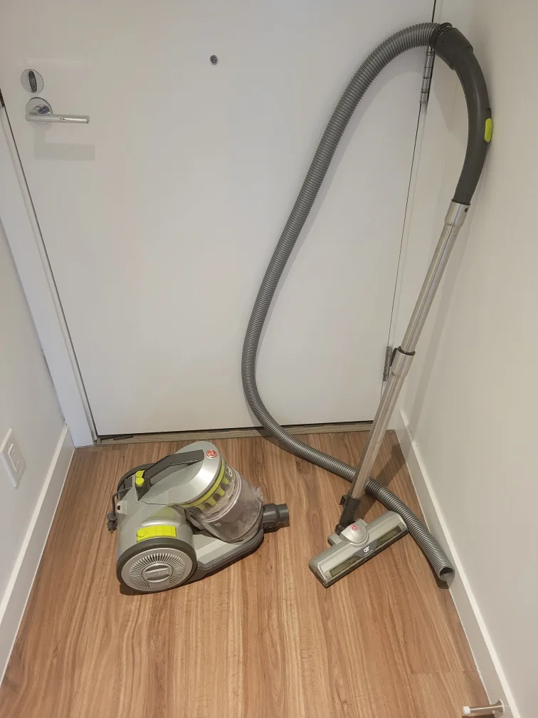 Hoover Bagless Canister Vacuum image indicator(3)