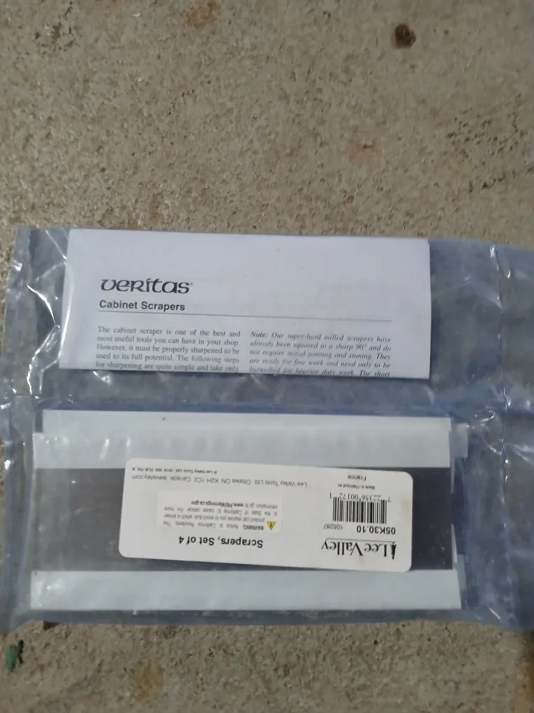 Lee Valley Veritas Cabinet Scrapers, Curved Scrapers image indicator(3)