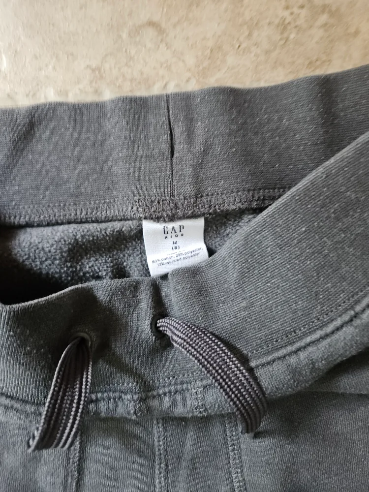 Size M (8) GAP Kids Grey Sweatpants (free - see description image indicator(3)