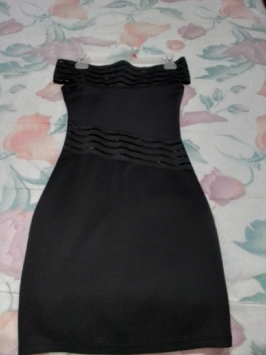 Womens Black Off-the-Shoulder Dress size small