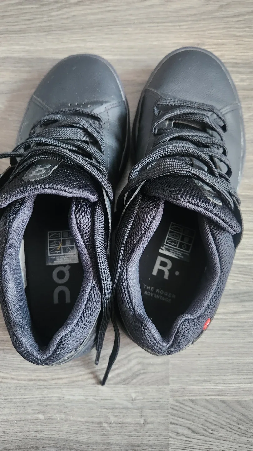 On The Roger Advantage All Black Shoes image indicator(7)