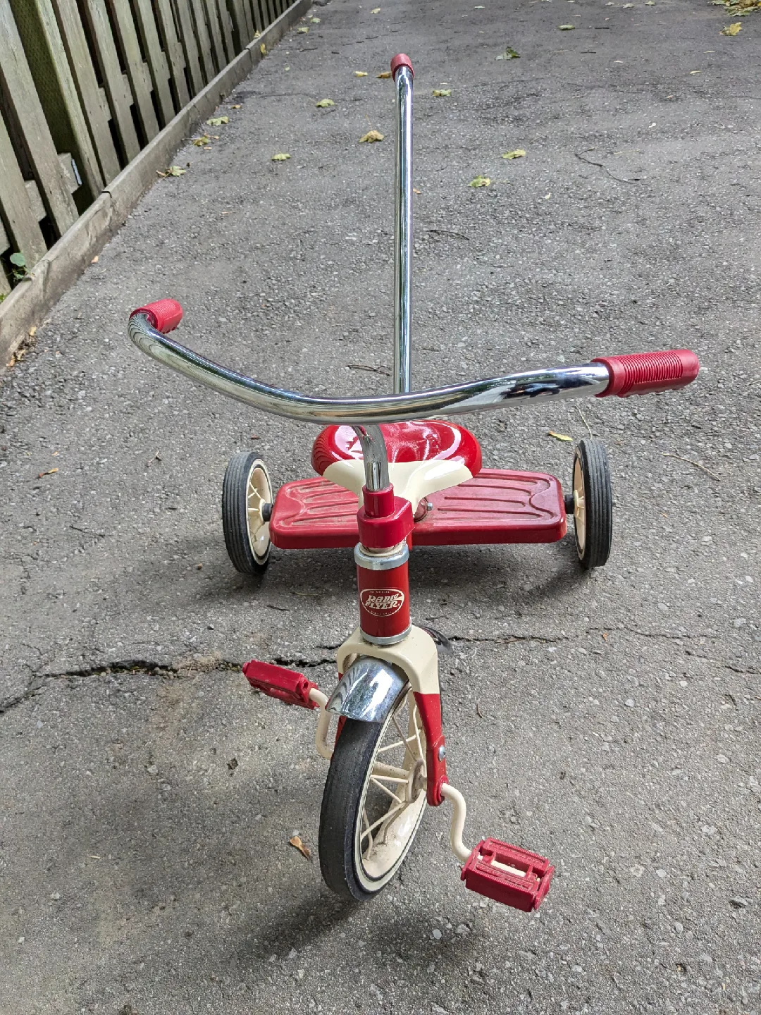 Radio Flyer Push & Steer Red Tricycle image indicator(2)