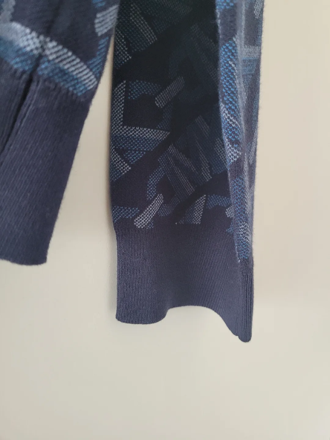 New Michael Kors Sweater - XL image indicator(3)